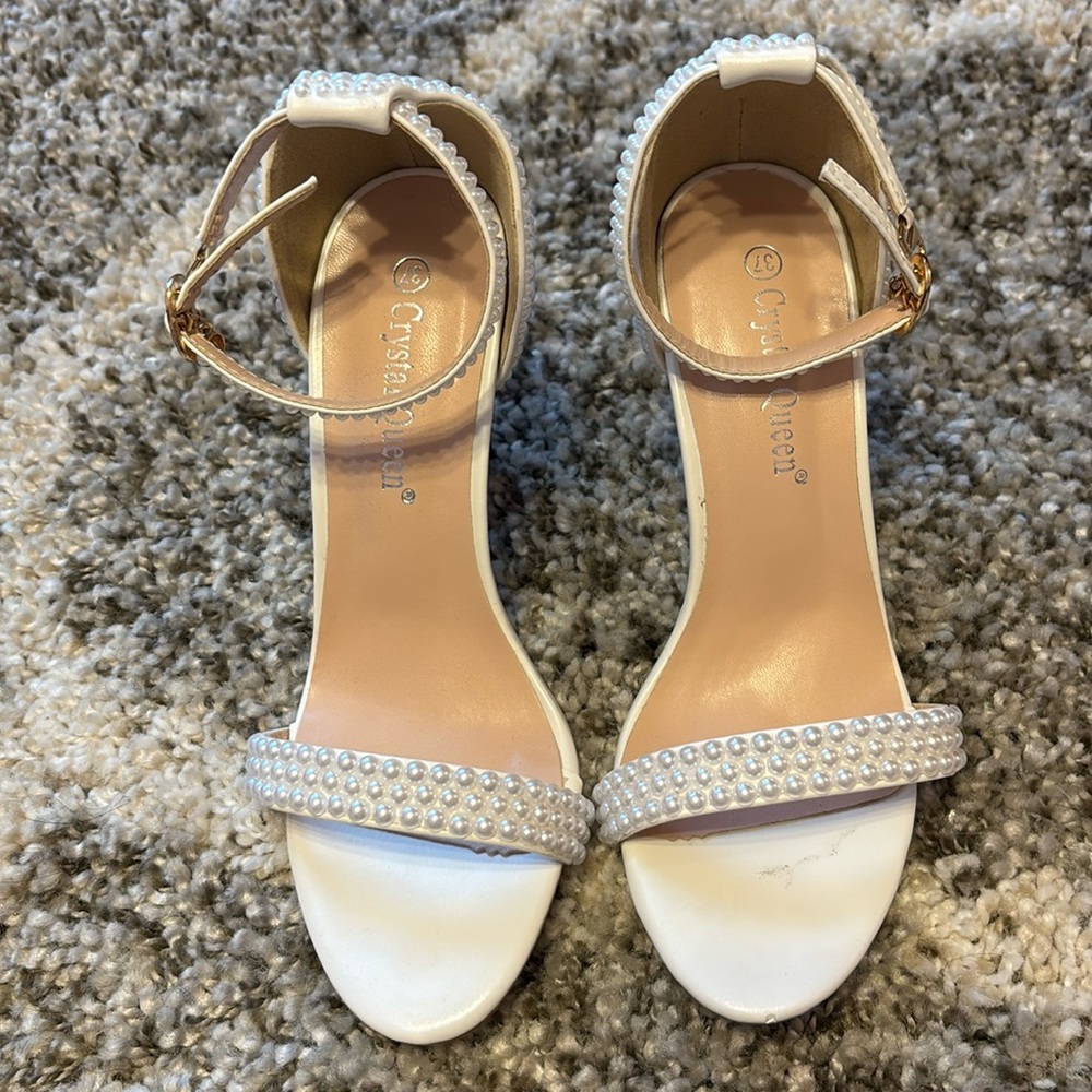 White heels with pearls size 7 4in